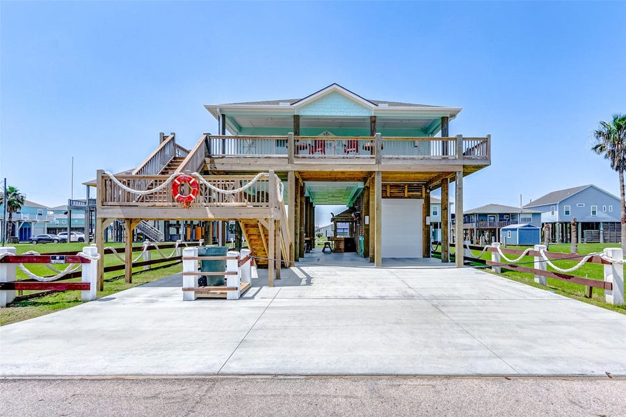 Property photo for 851 Palmetto Drive, Crystal Beach, TX