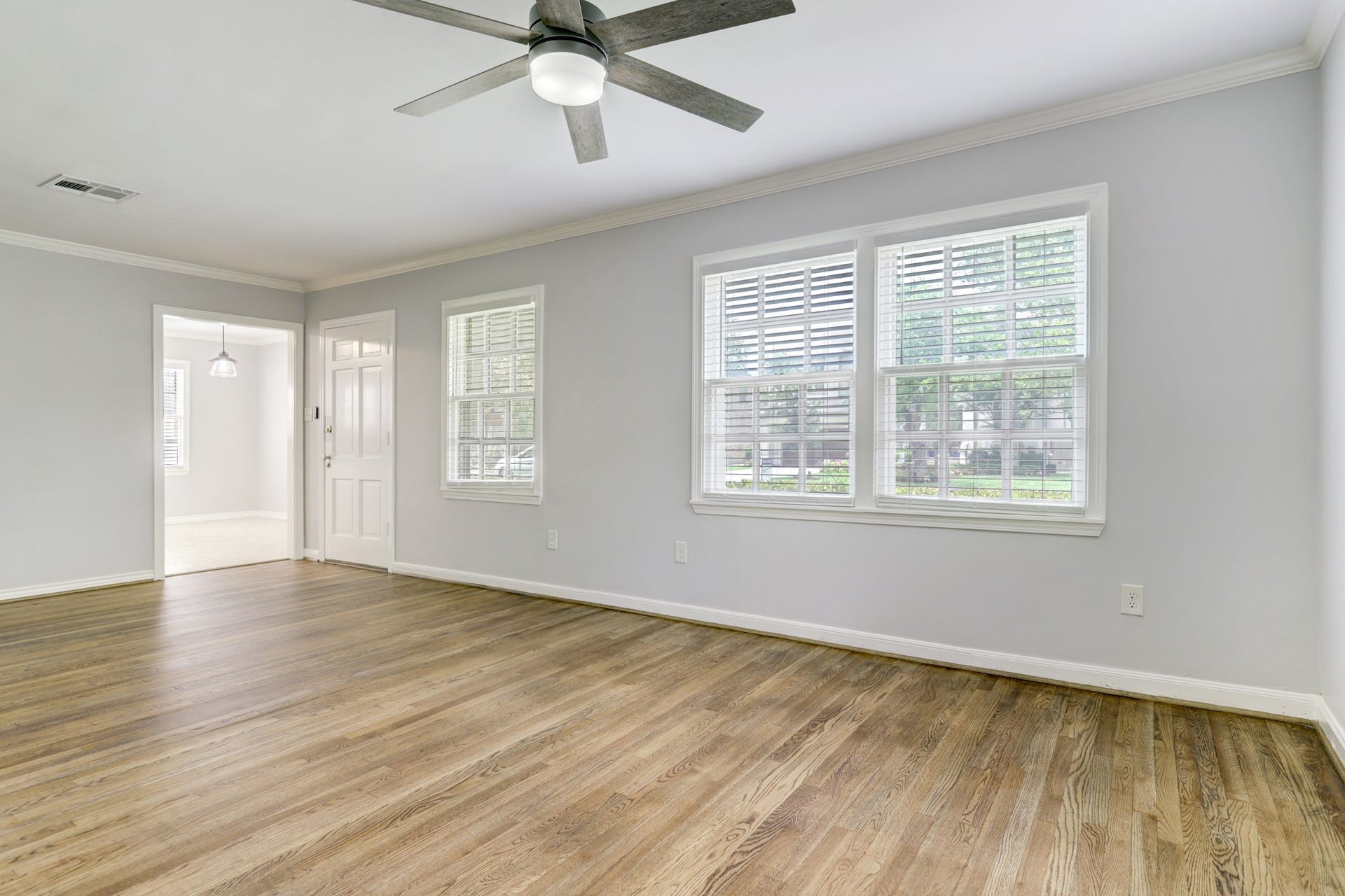 5217 Locust Street, Bellaire, TX 77401 Living room with view of breakfast room entry