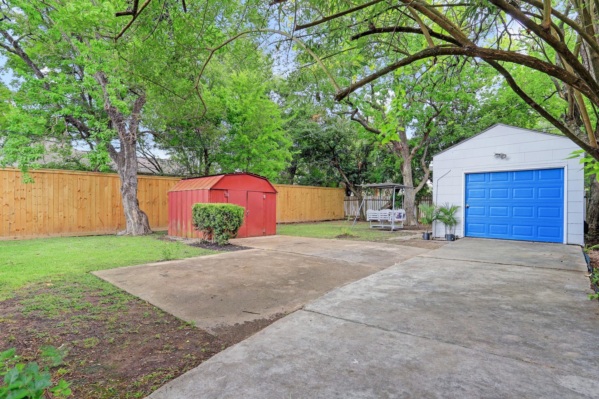 5217 Locust Street, Bellaire, TX 77401 Large backyard