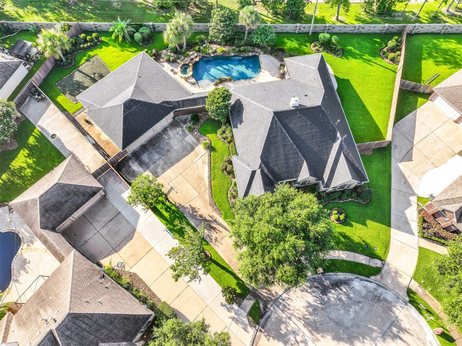 Property photo for 906 High Ridge Circle, Friendswood, TX