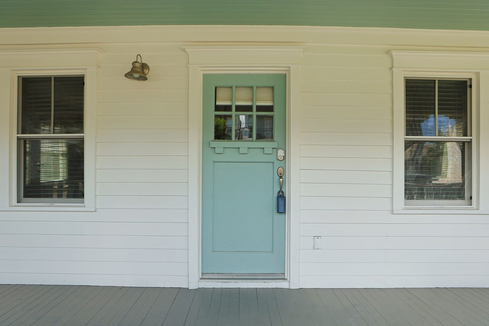 1329 Lawrence Street, Houston, TX 77008 Welcome home!