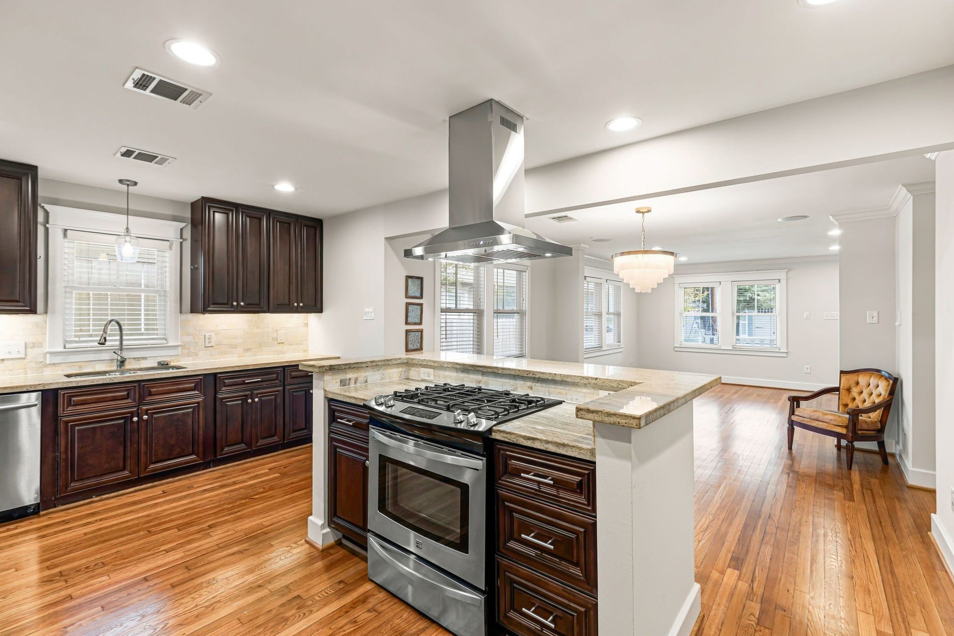 1329 Lawrence Street, Houston, TX 77008 1329 Lawrence Street, Houston, TX 77008