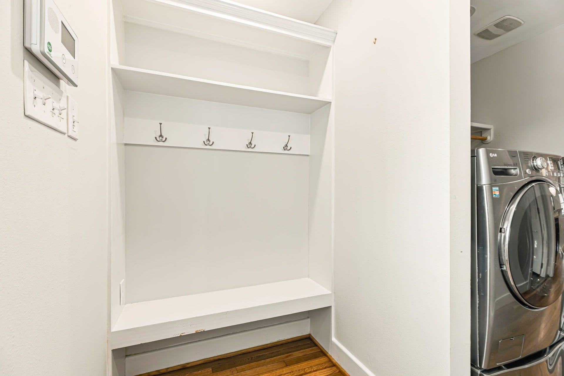 1329 Lawrence Street, Houston, TX 77008 Mud room drop just inside as you enter from the backyard.