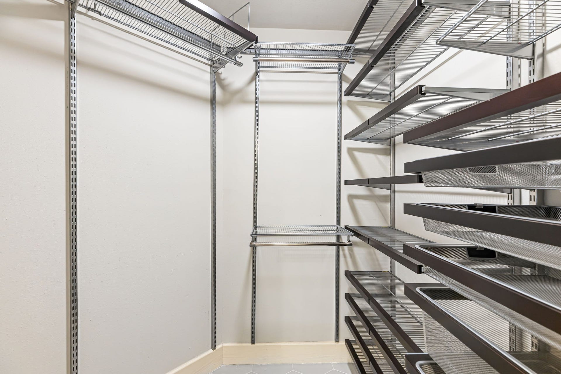 1329 Lawrence Street, Houston, TX 77008 Walk-in closet in primary suite.