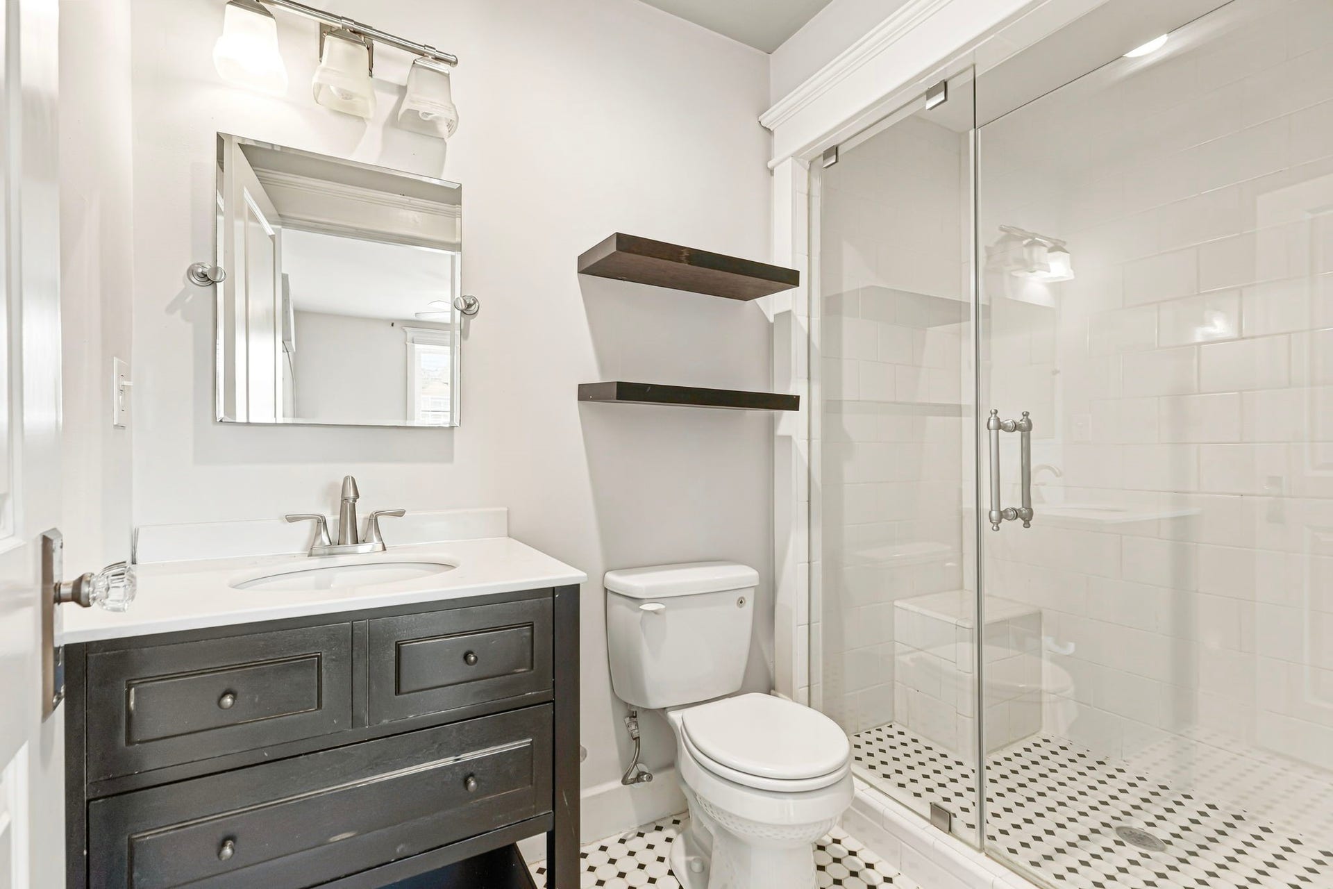 1329 Lawrence Street, Houston, TX 77008 Full bath with walk-in shower in the garage apartment.