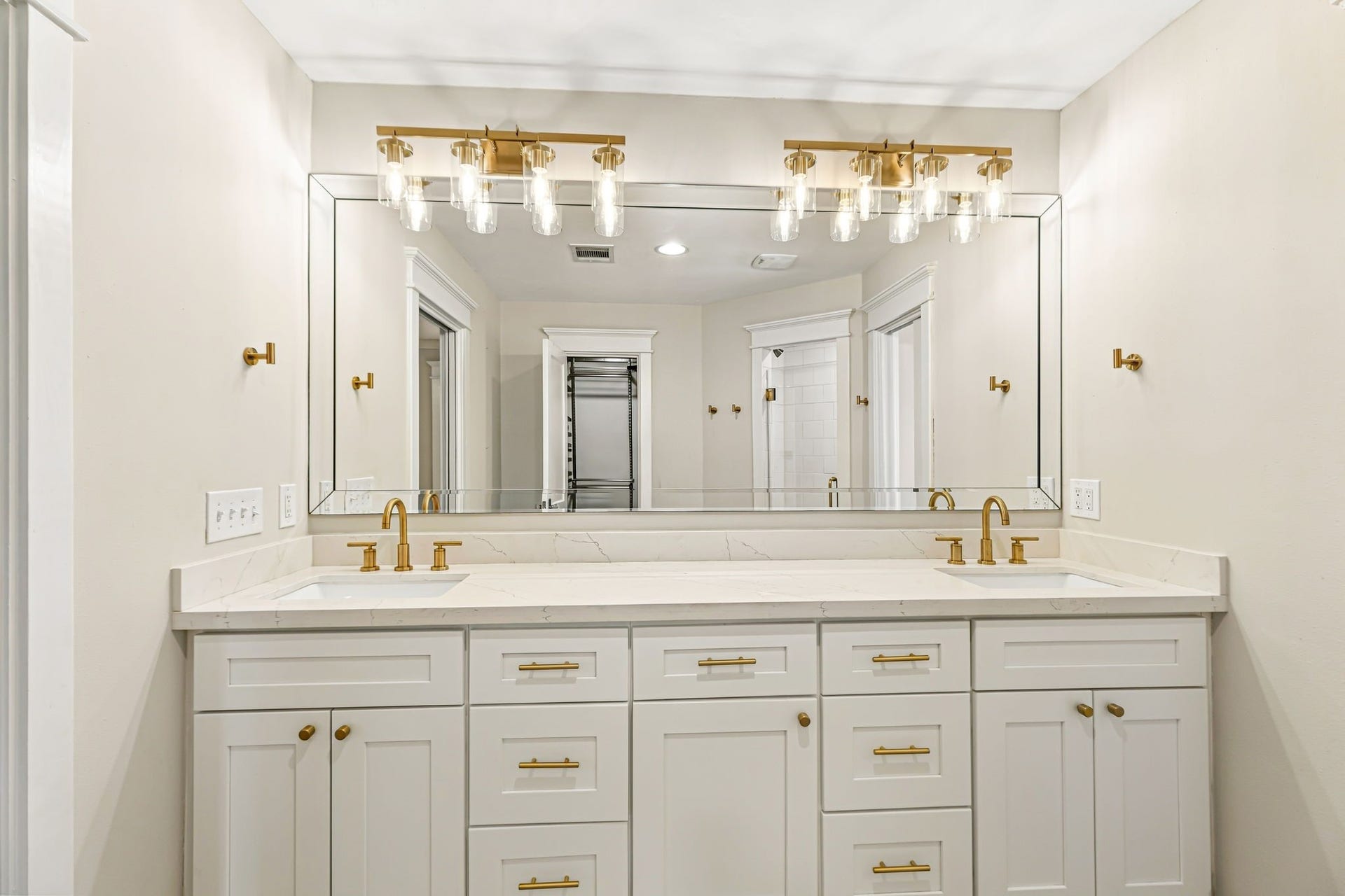 1329 Lawrence Street, Houston, TX 77008 1329 Lawrence Street, Houston, TX 77008