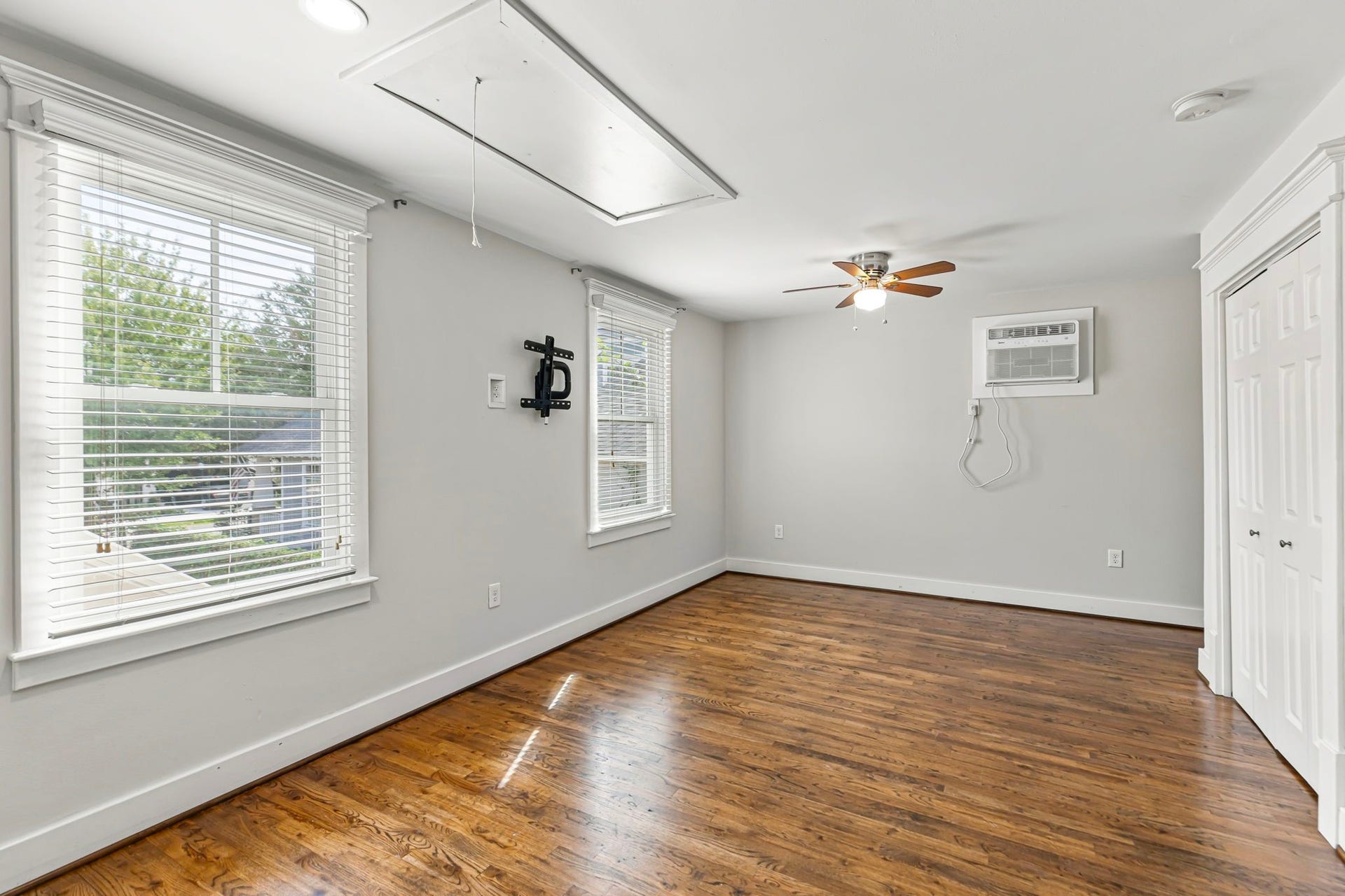 1329 Lawrence Street, Houston, TX 77008 Large primary suite with private views into your backyard with pool and spa.