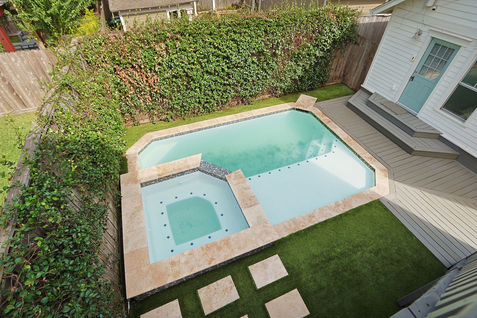 1329 Lawrence Street, Houston, TX 77008 Low maintenance yard with artificial turf.