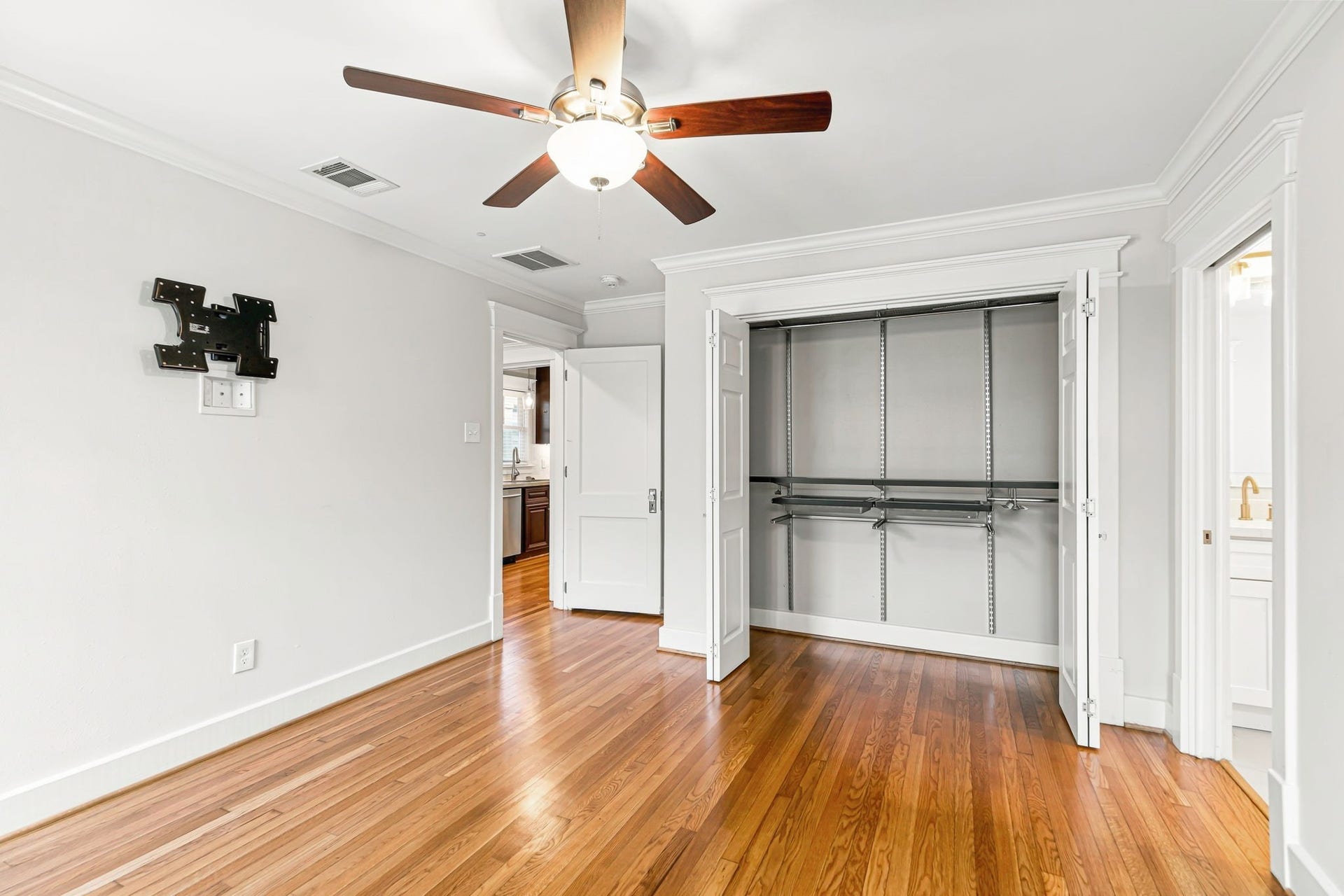 1329 Lawrence Street, Houston, TX 77008 One of the two closets in the primary suite.