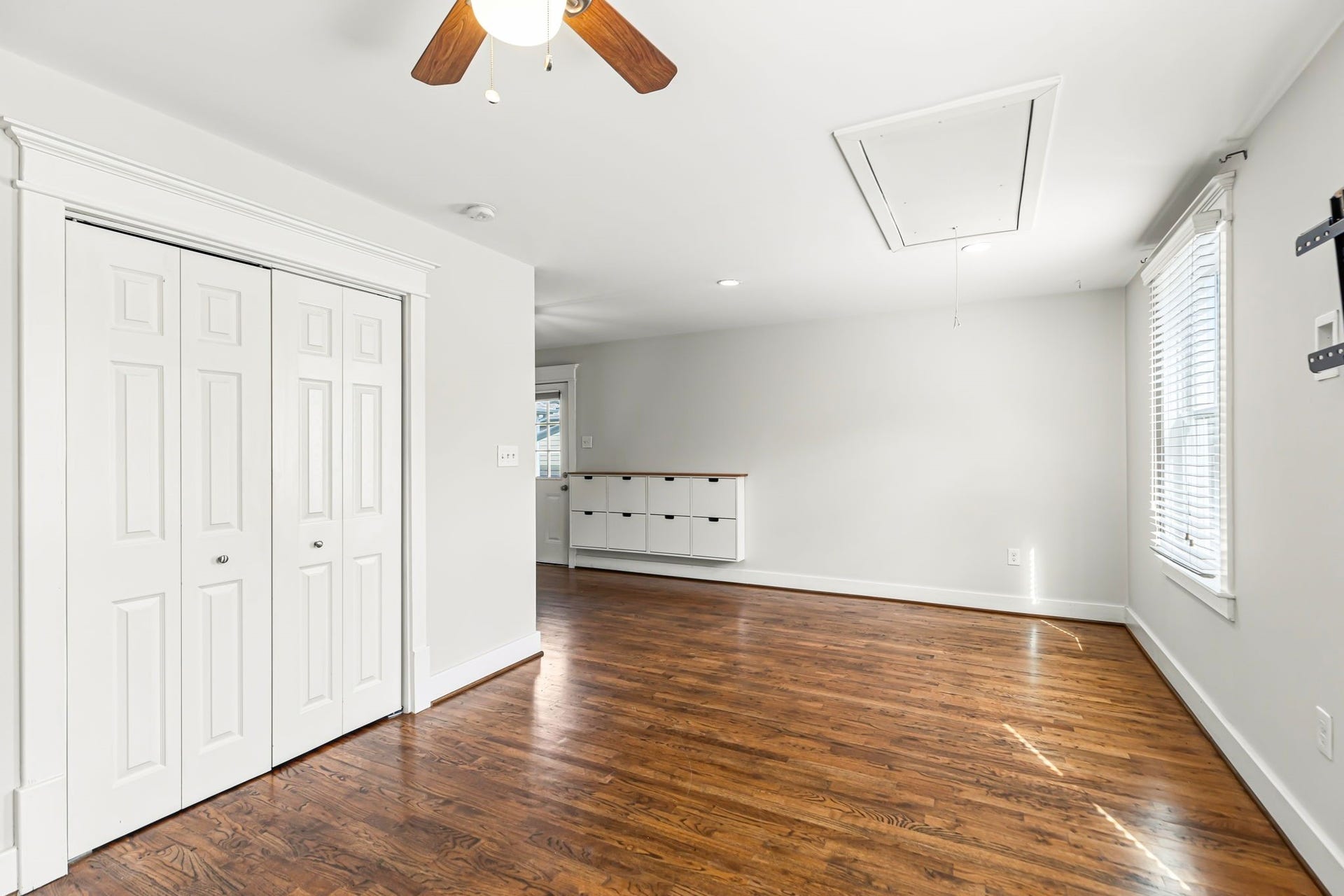 1329 Lawrence Street, Houston, TX 77008 Garage apartment