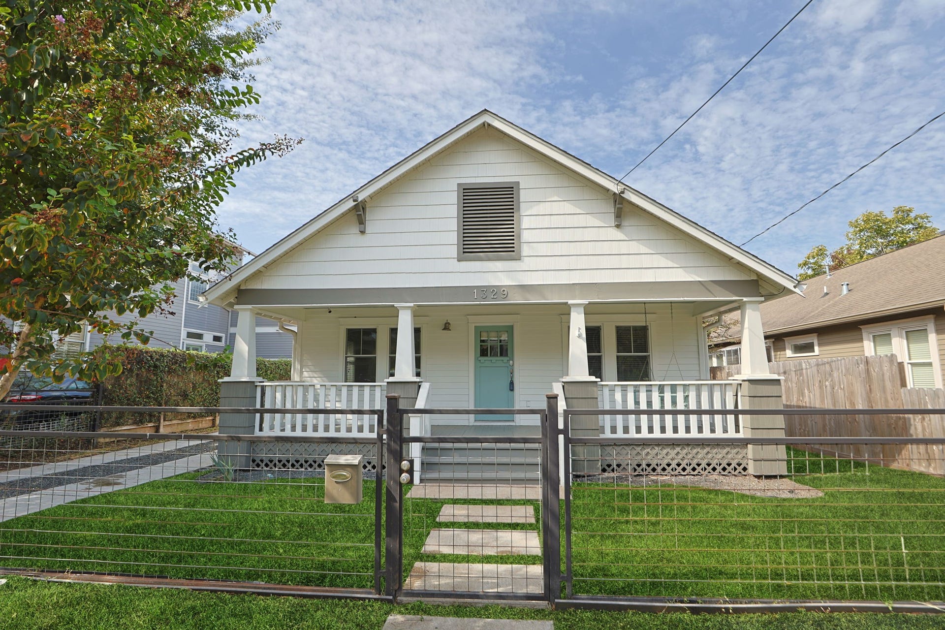 1329 Lawrence Street, Houston, TX 77008 Beautiful updated Craftmans Bungalow in the heart of the Houston Heights! Has it's own private pool & spa ! PLUS a garage apartment.