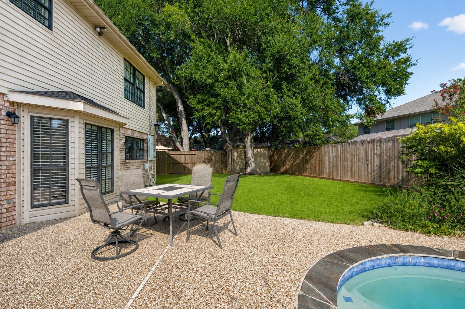 3311 Richmond Ferry Court, Richmond, TX 77406 Virtually Cleaned: This spacious backyard offers the perfect combination of outdoor entertaining and green space.