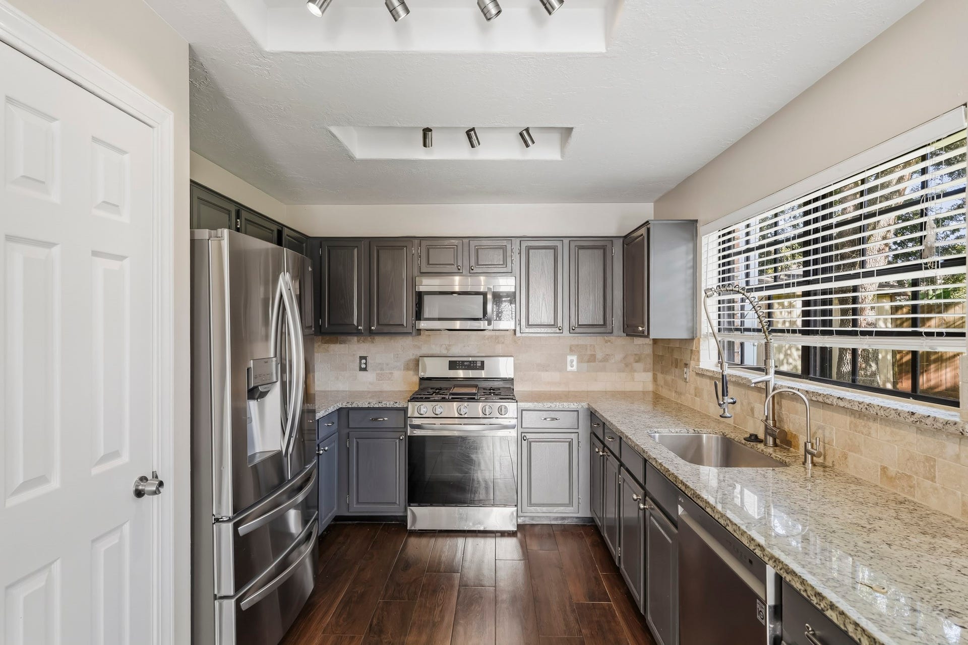 3311 Richmond Ferry Court, Richmond, TX 77406 The kitchen includes granite countertops, stainless steel appliances, abundant cabinetry, and a tile backsplash, creating a functional and inviting space for everyday dining and entertaining.