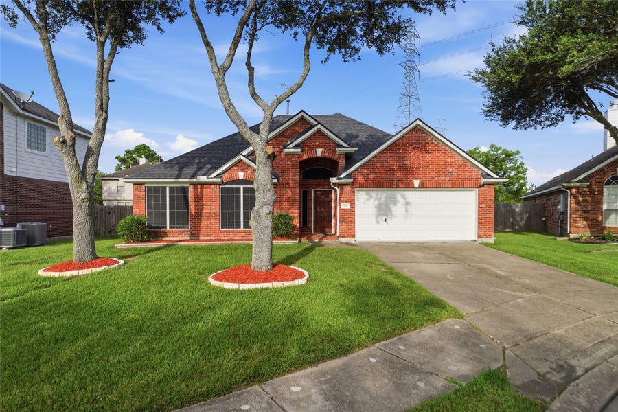 Property photo for 510 Cedar Point Drive, League City, TX