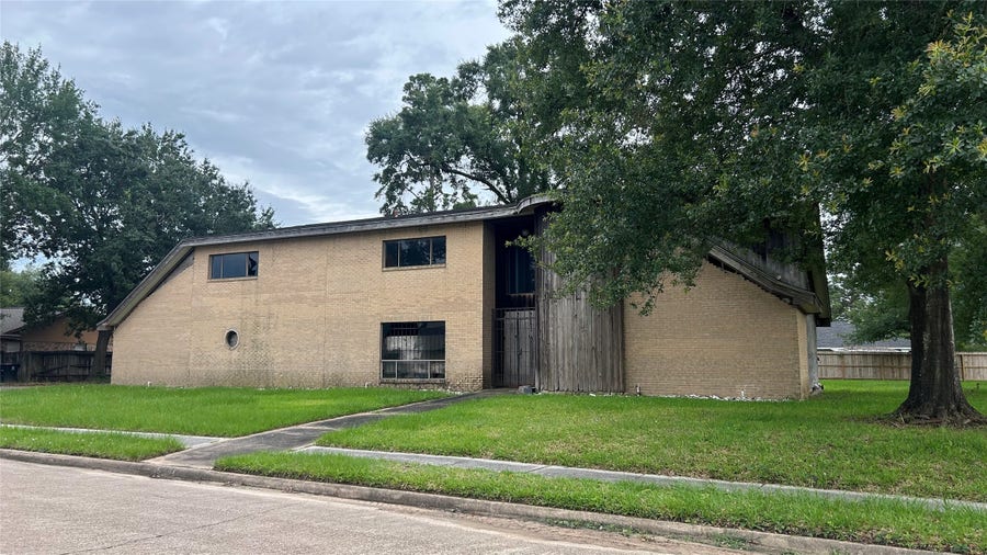Property photo for 6706 Standing Oaks Street, Houston, TX