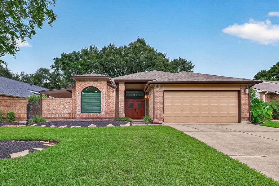 Property photo for 1307 Woodmere Lane, Richmond, TX