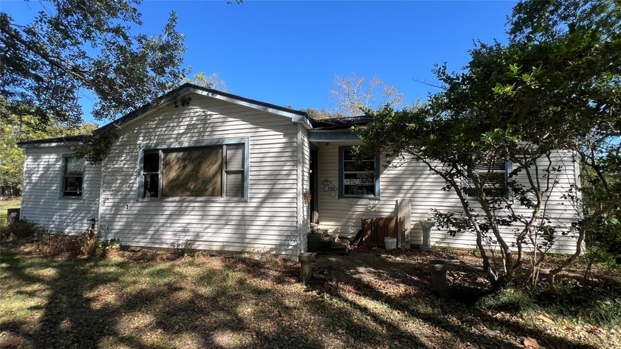 Property photo for 10111 Oberrender Road, Fairchilds, TX