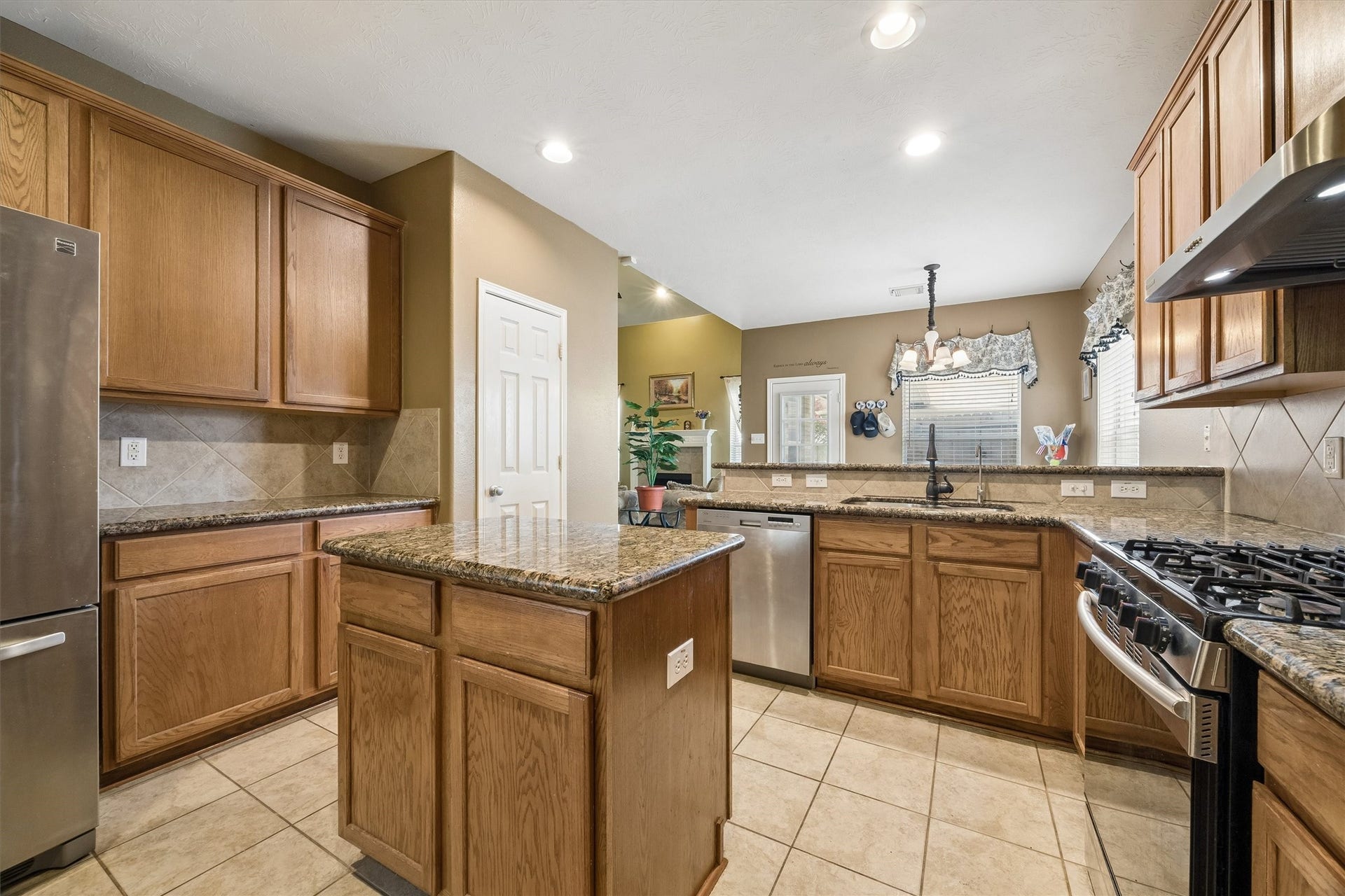 415 Willow Pointe Drive, League City, TX 77573