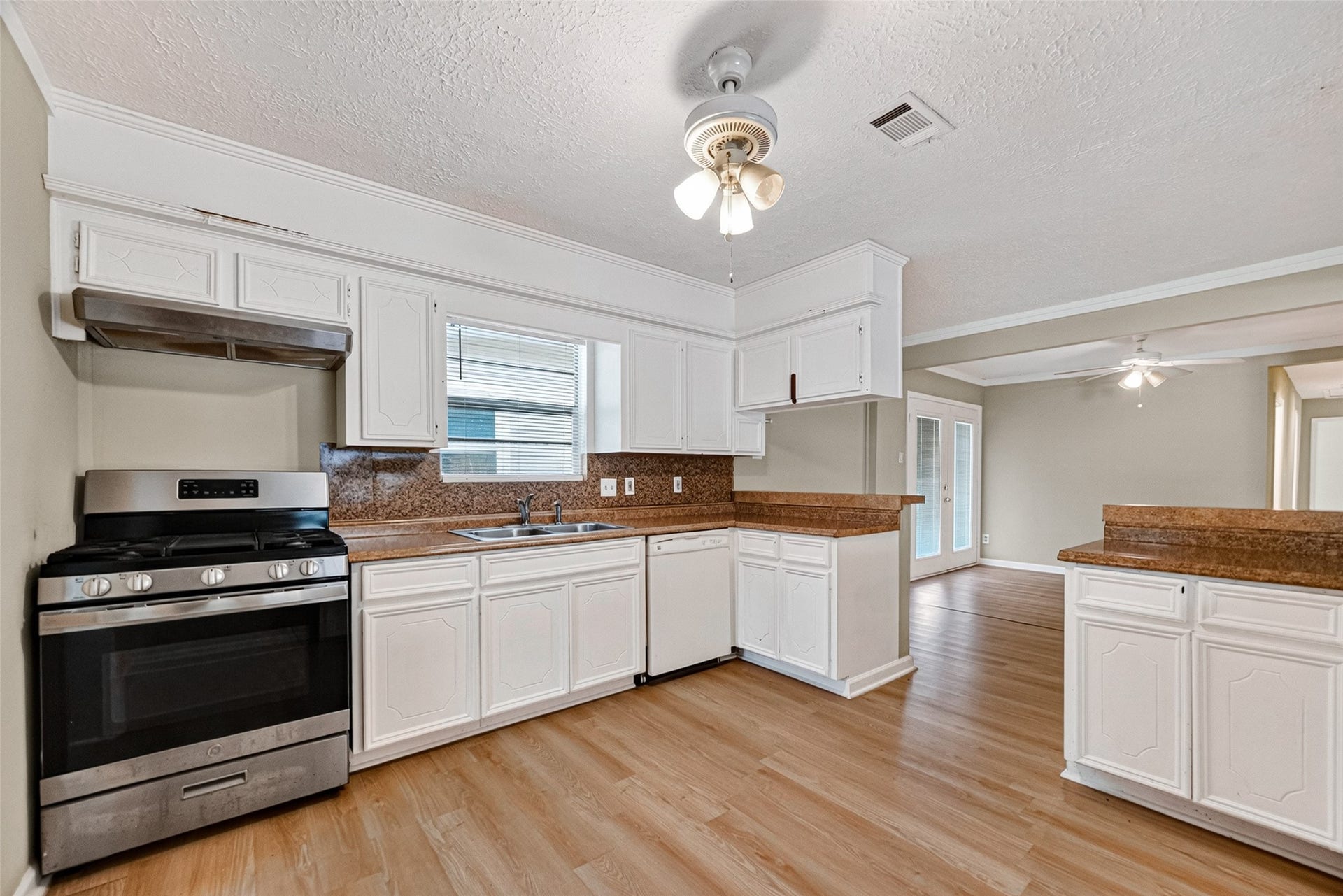 1504 Lawrence Avenue, Pasadena, TX 77506 1504 Lawrence Avenue, Pasadena, TX 77506