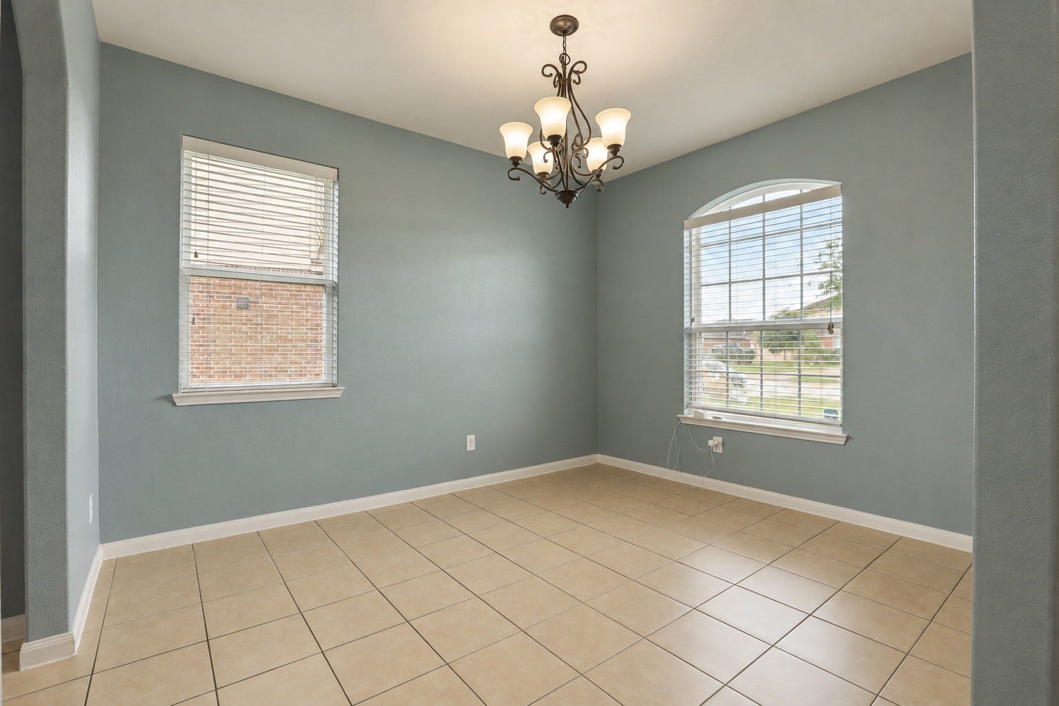 1634 Pink Stone Drive, Rosharon, TX 77583 Living room features tile and opens into the kitchen area.