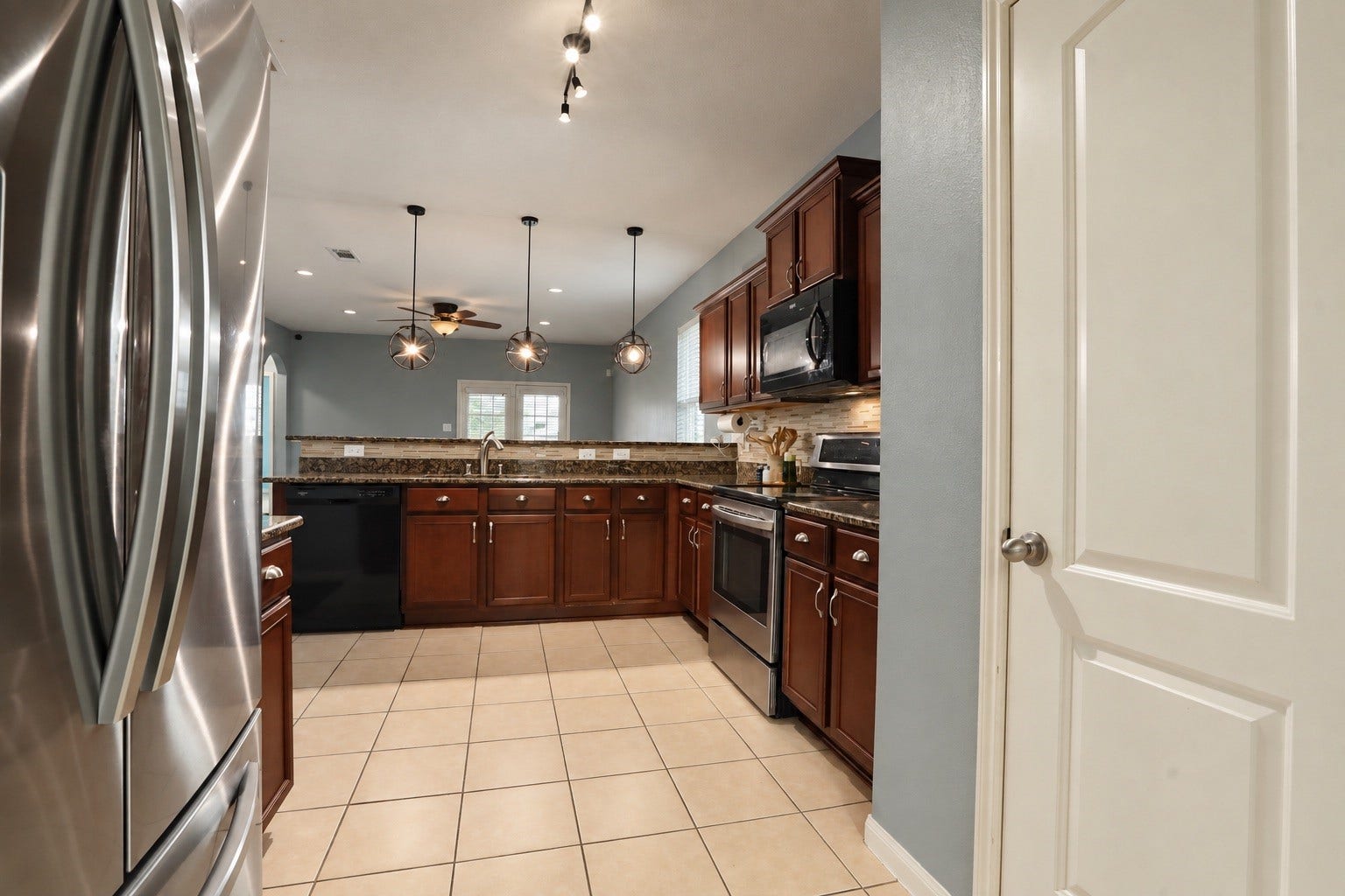 1634 Pink Stone Drive, Rosharon, TX 77583 Lots of great lighting and storage space. Refrigerator included.