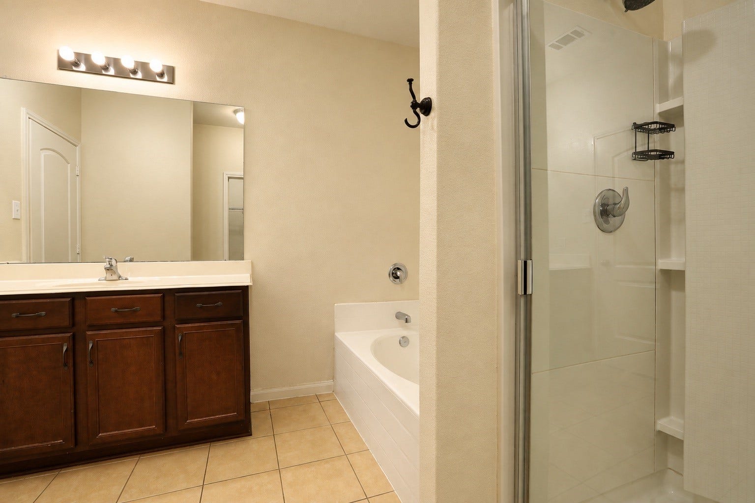 1634 Pink Stone Drive, Rosharon, TX 77583 Primary bathroom