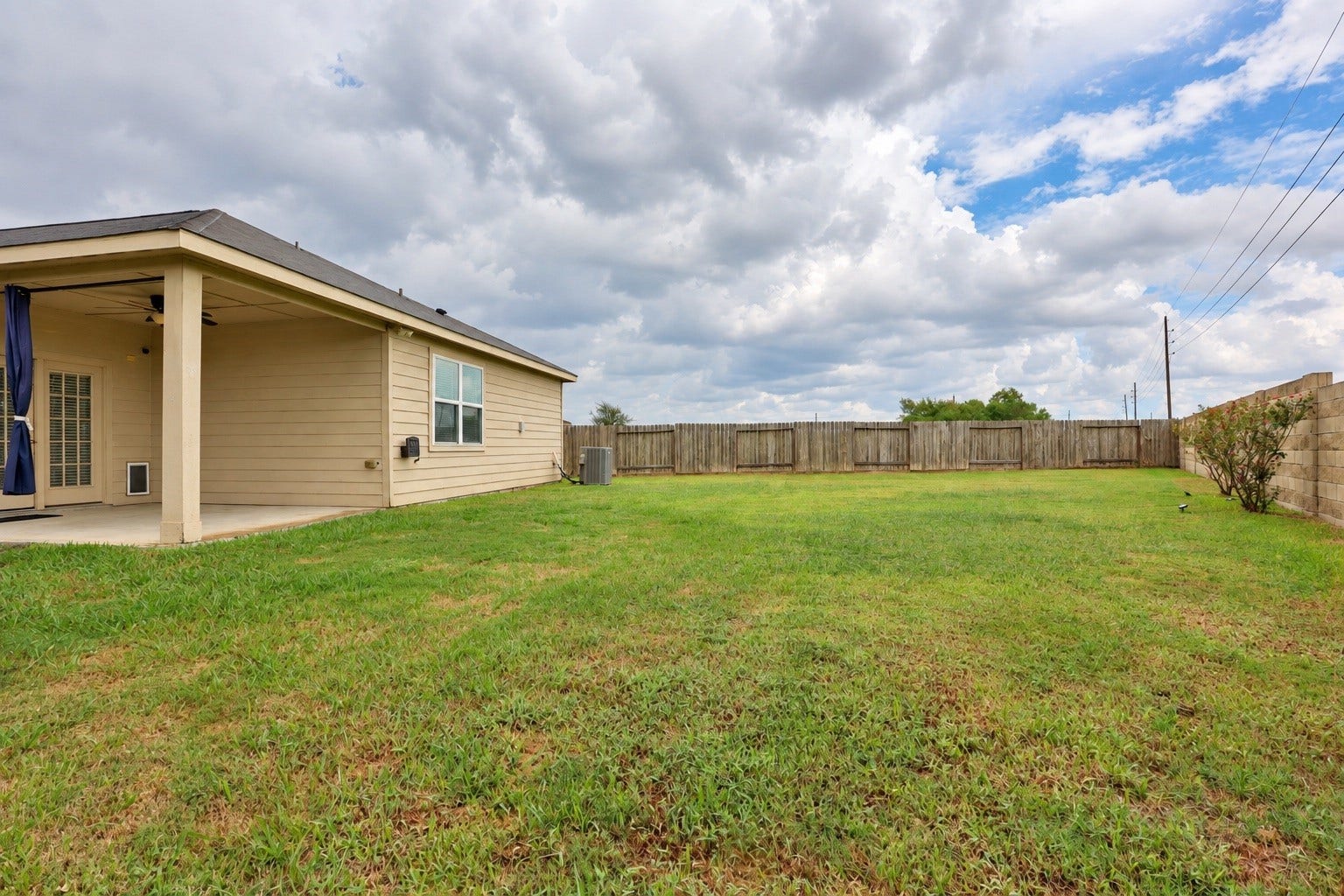 1634 Pink Stone Drive, Rosharon, TX 77583 Enjoy an oversized yard, fully fenced and no backyard neighbors!