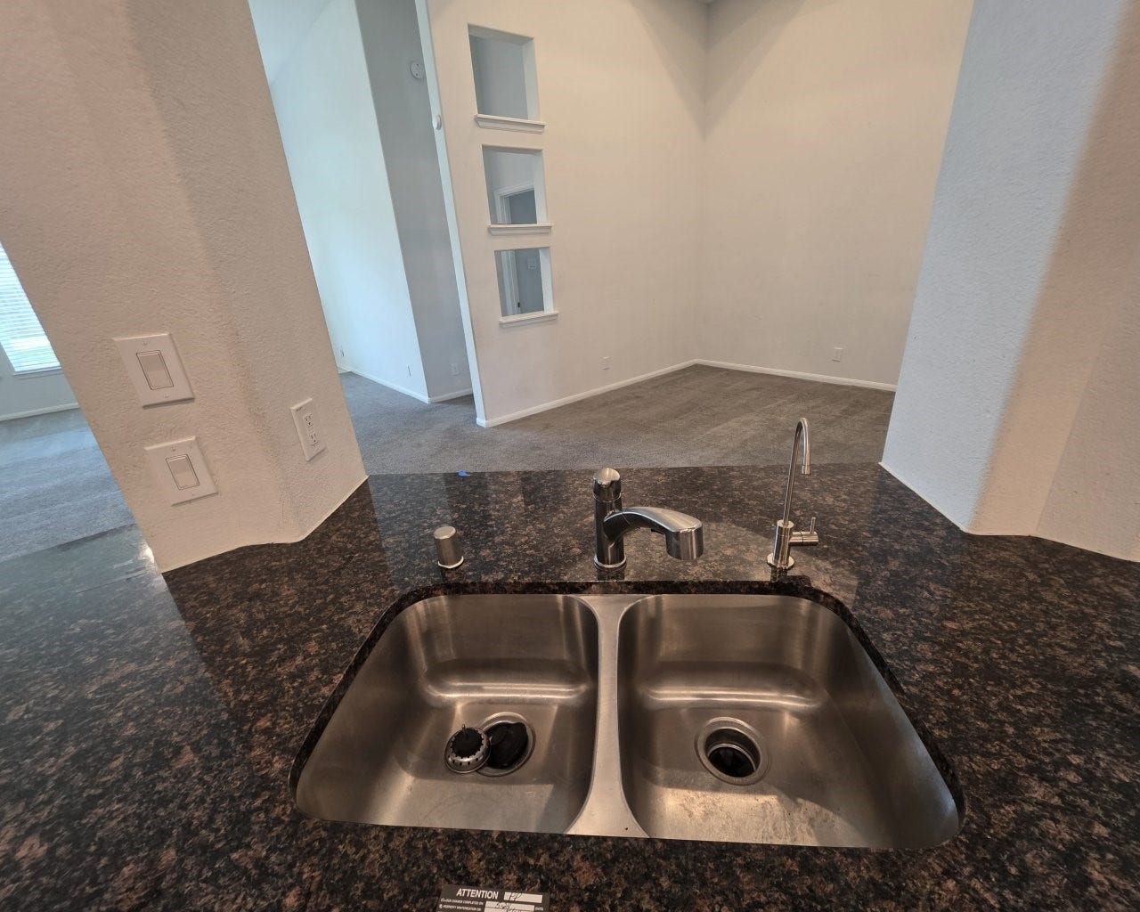 1621 Black Oak Drive, Rosharon, TX 77583 Kitchen opens to the living and dining rooms