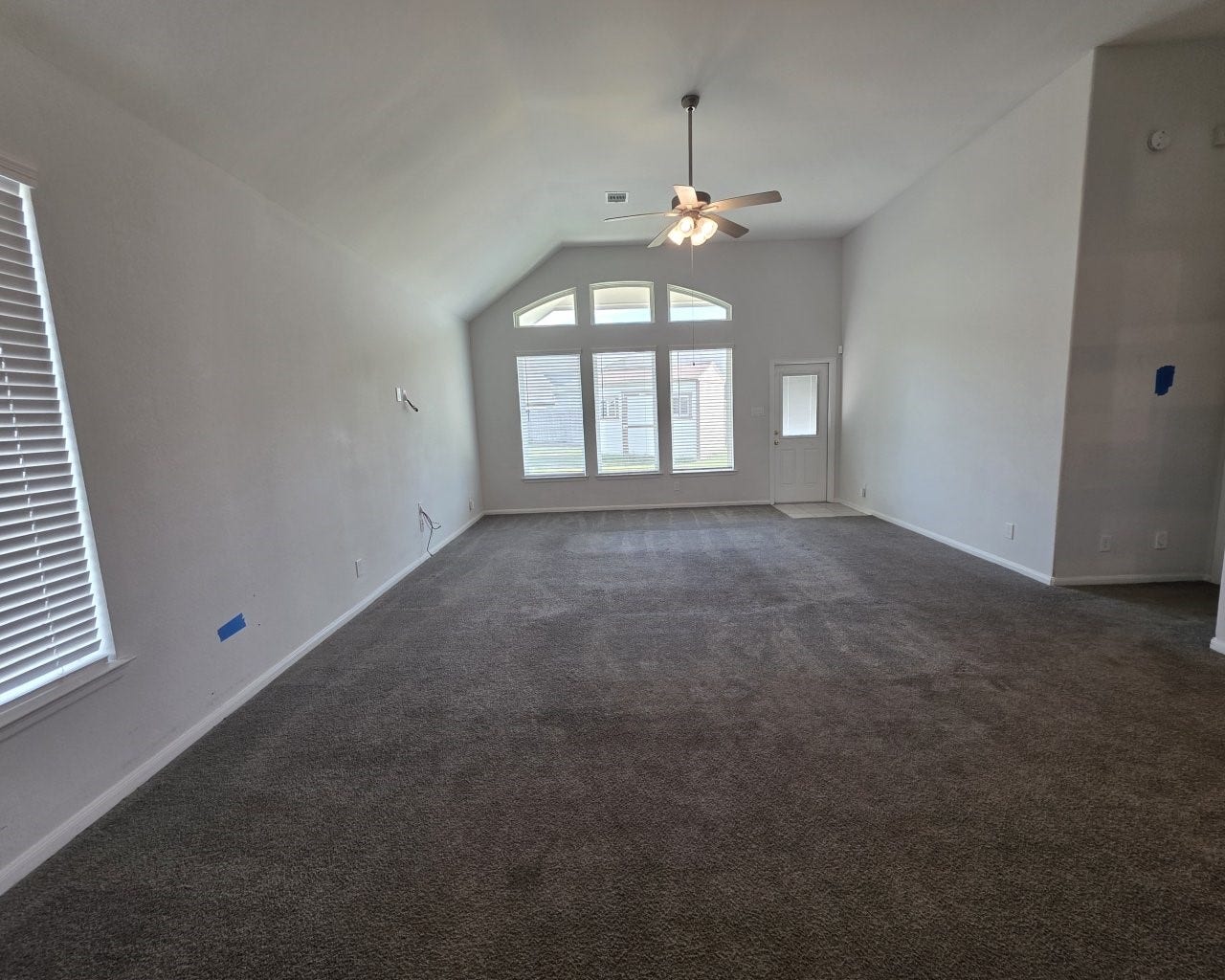 1621 Black Oak Drive, Rosharon, TX 77583 Spacious living room