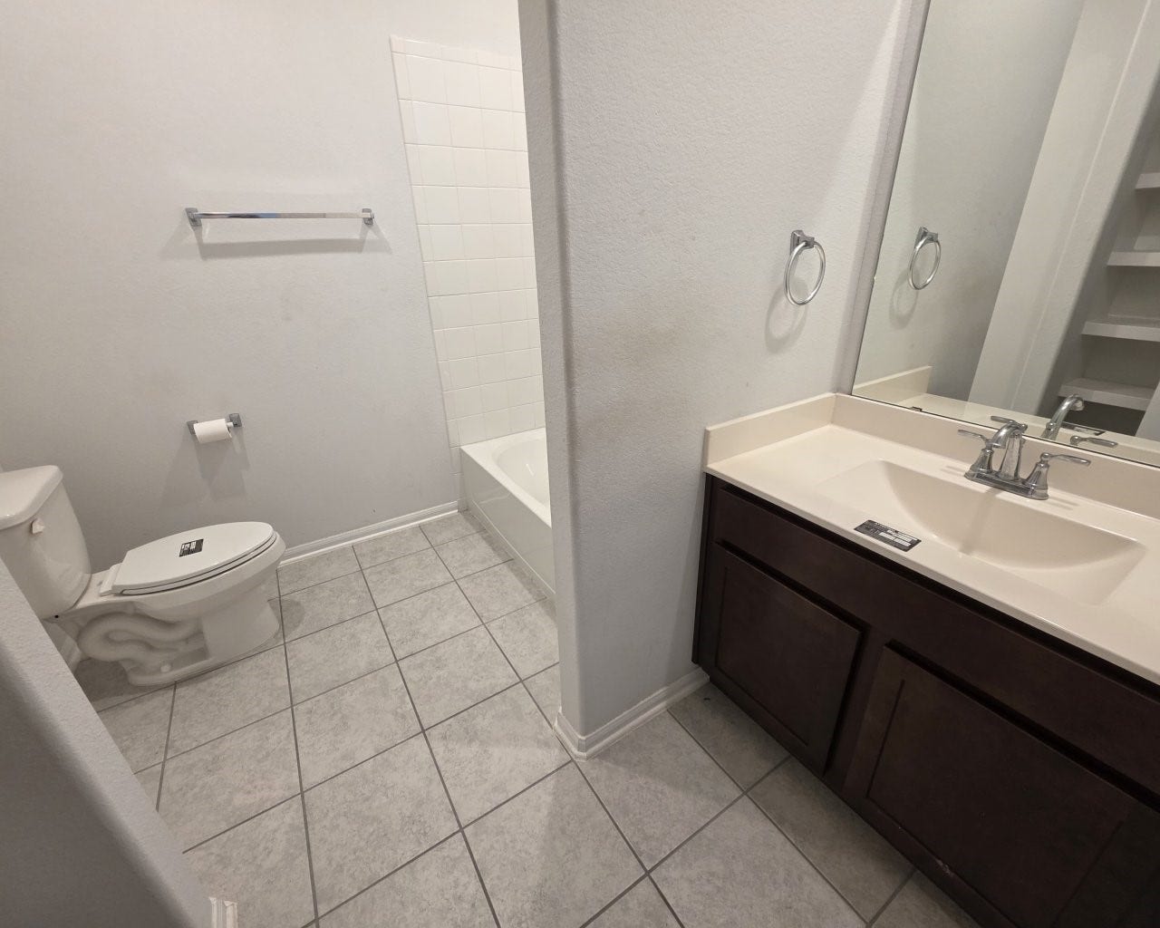 1621 Black Oak Drive, Rosharon, TX 77583 Bathroom 2