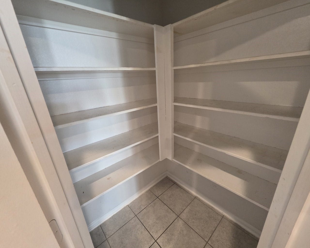 1621 Black Oak Drive, Rosharon, TX 77583 Walk-in pantry