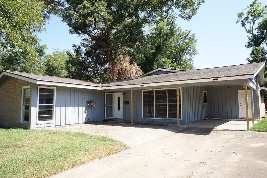 Property photo for 206 Carnation Street, Lake Jackson, TX