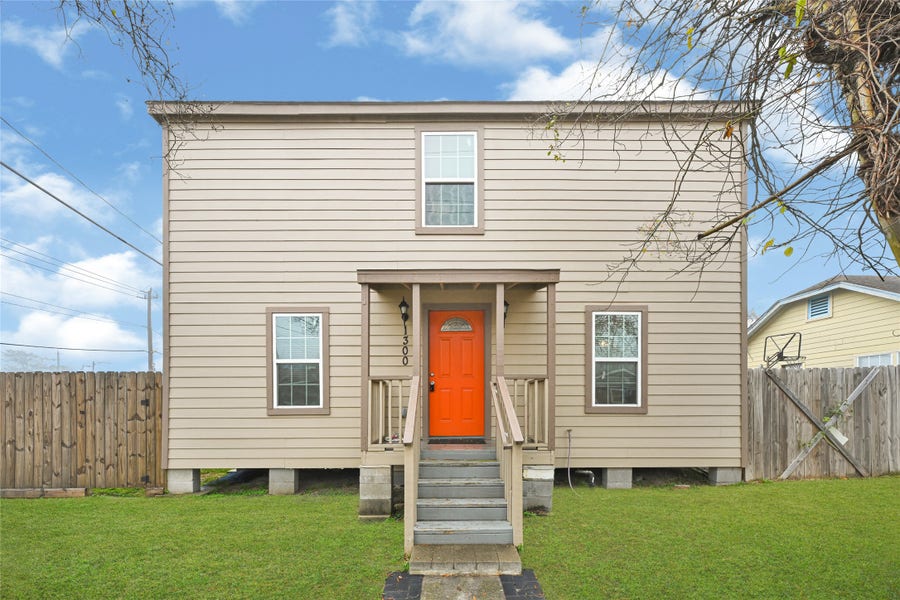 Property photo for 1300 Cypress Street, Baytown, TX