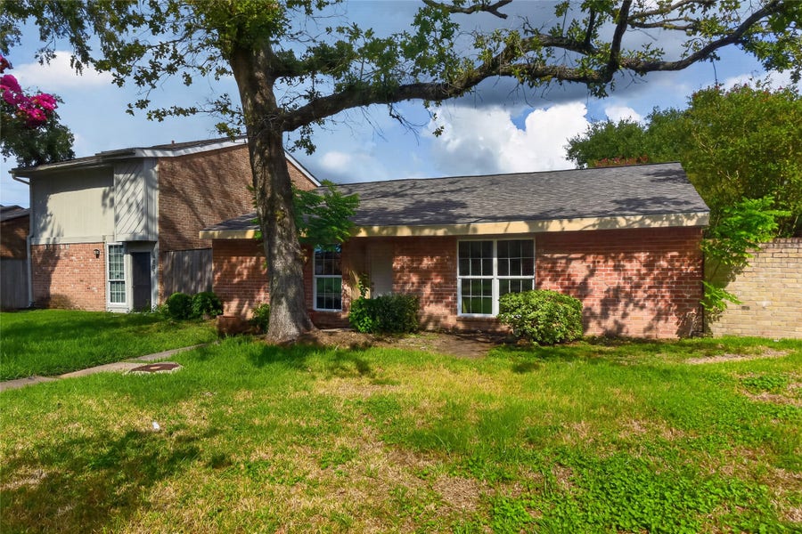 Property photo for 4803 Pebble Brook Street, Baytown, TX
