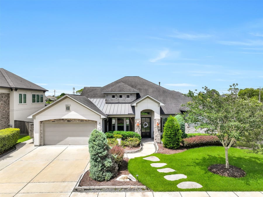 Property photo for 1821 Avery Lane, Friendswood, TX