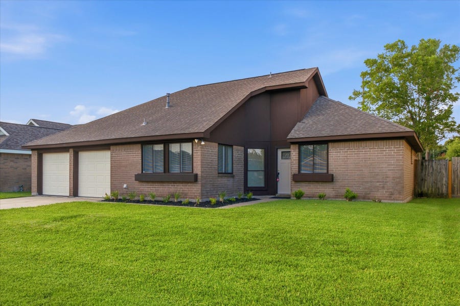 Property photo for 1909 Wildwood Drive, Deer Park, TX