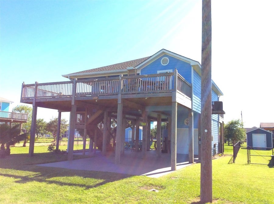 Property photo for 915 Sandollar, Crystal Beach, TX