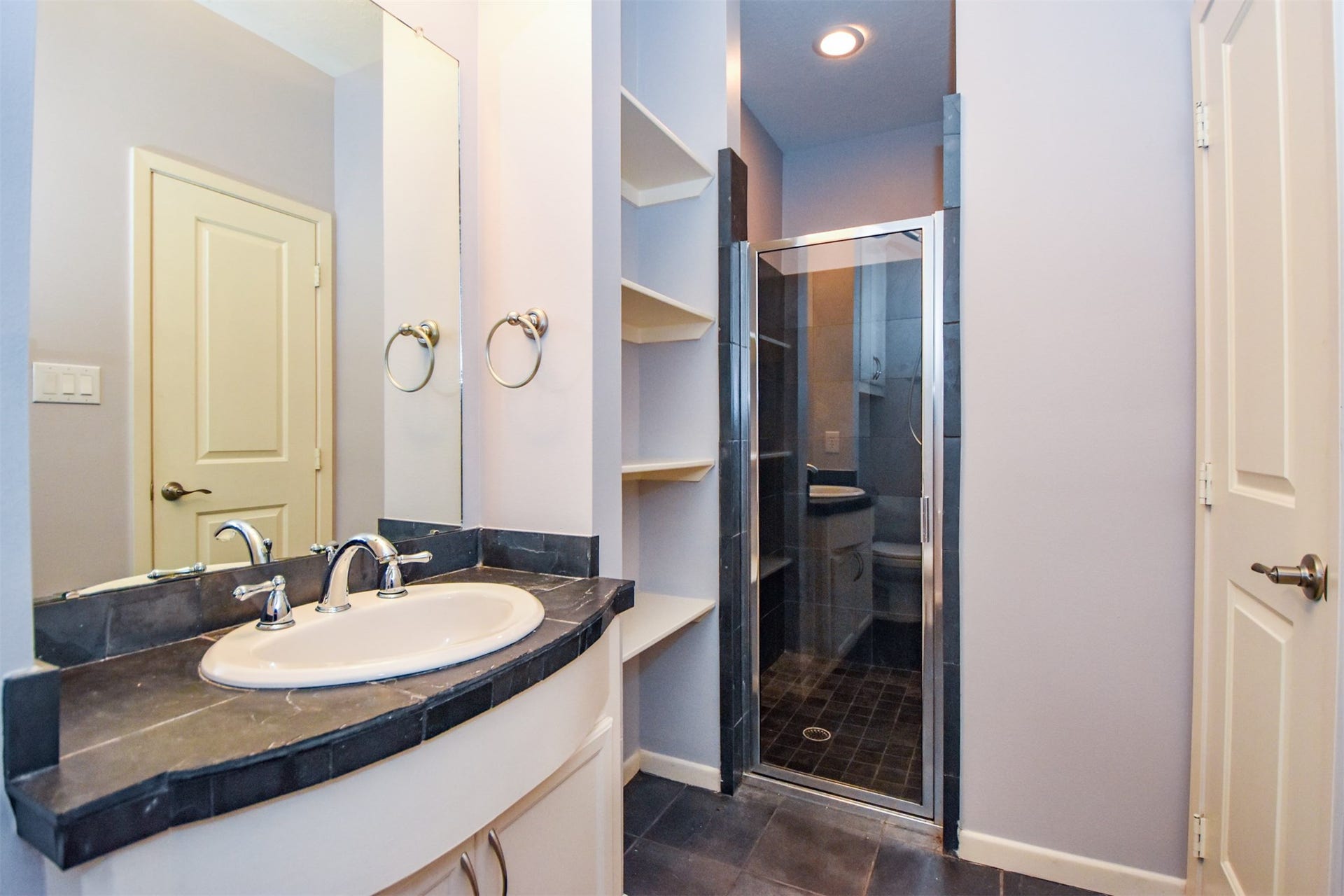 514 Birdsall Street, Houston, TX 77007 Downstairs shower bathroom