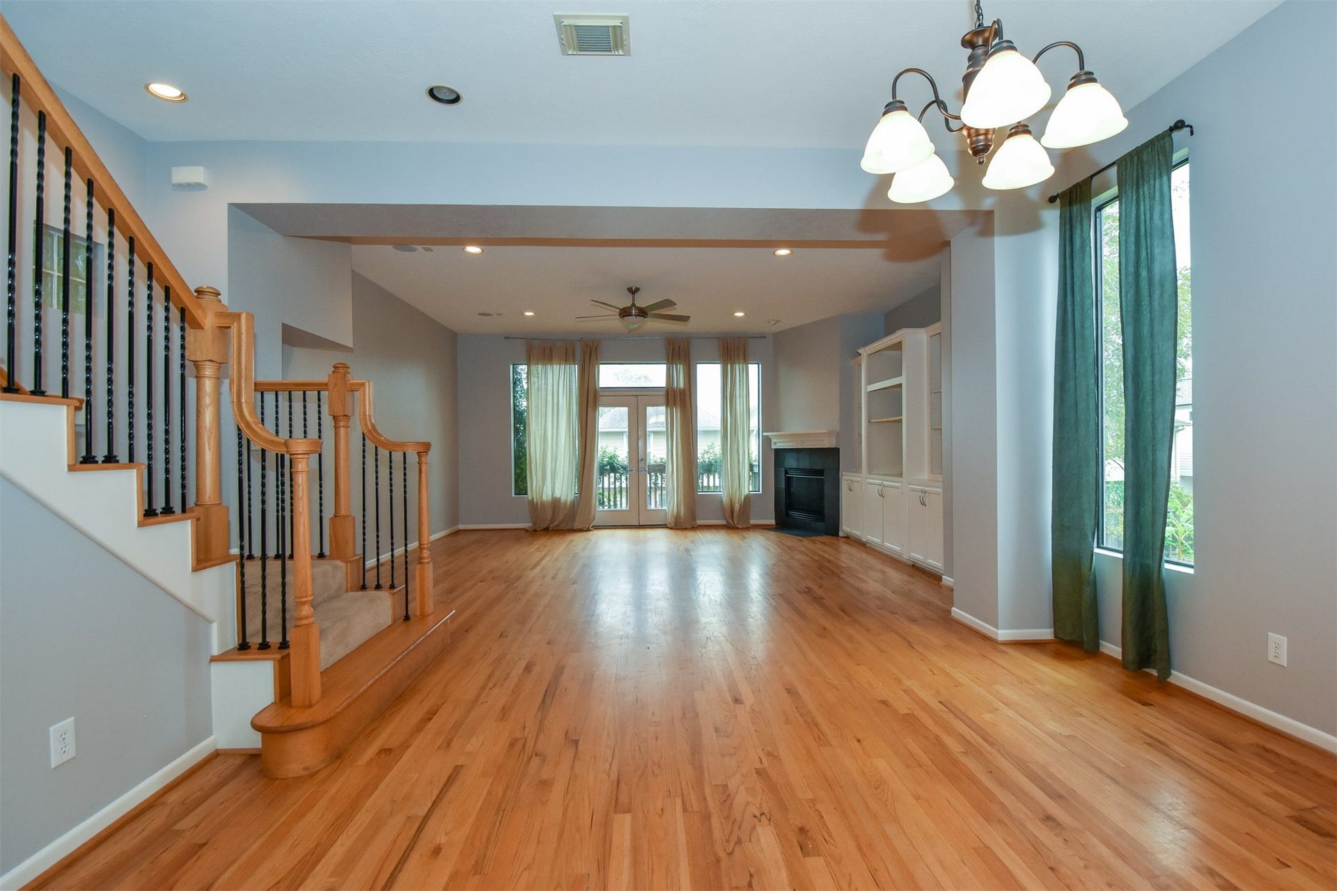 514 Birdsall Street, Houston, TX 77007 Dining & family room on second floor