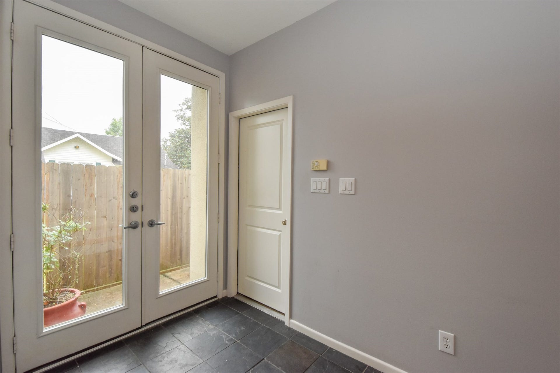 514 Birdsall Street, Houston, TX 77007 Front entry with slate tile floors