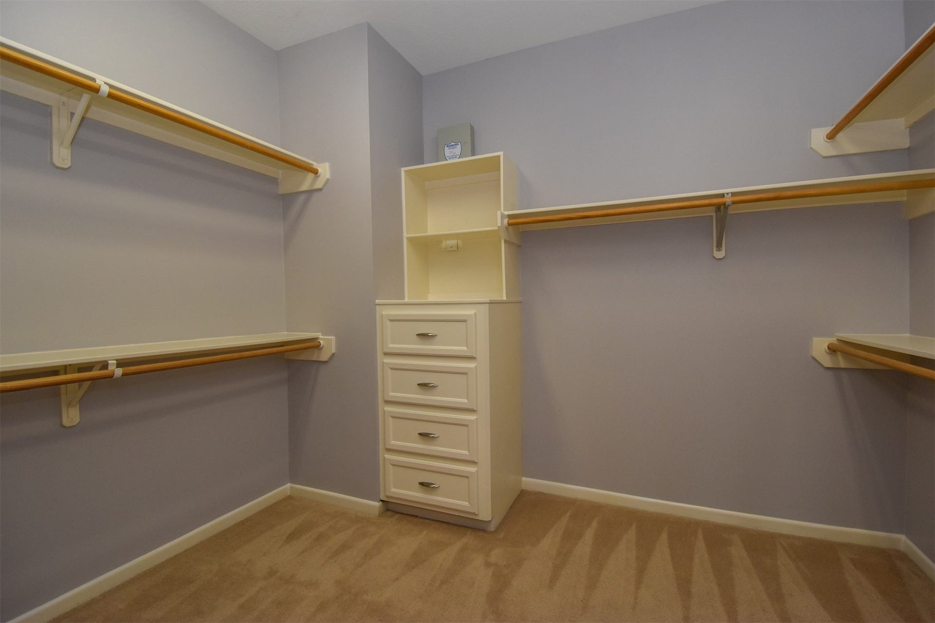514 Birdsall Street, Houston, TX 77007 Nice spacious master closet with built-in cabinets and shelves