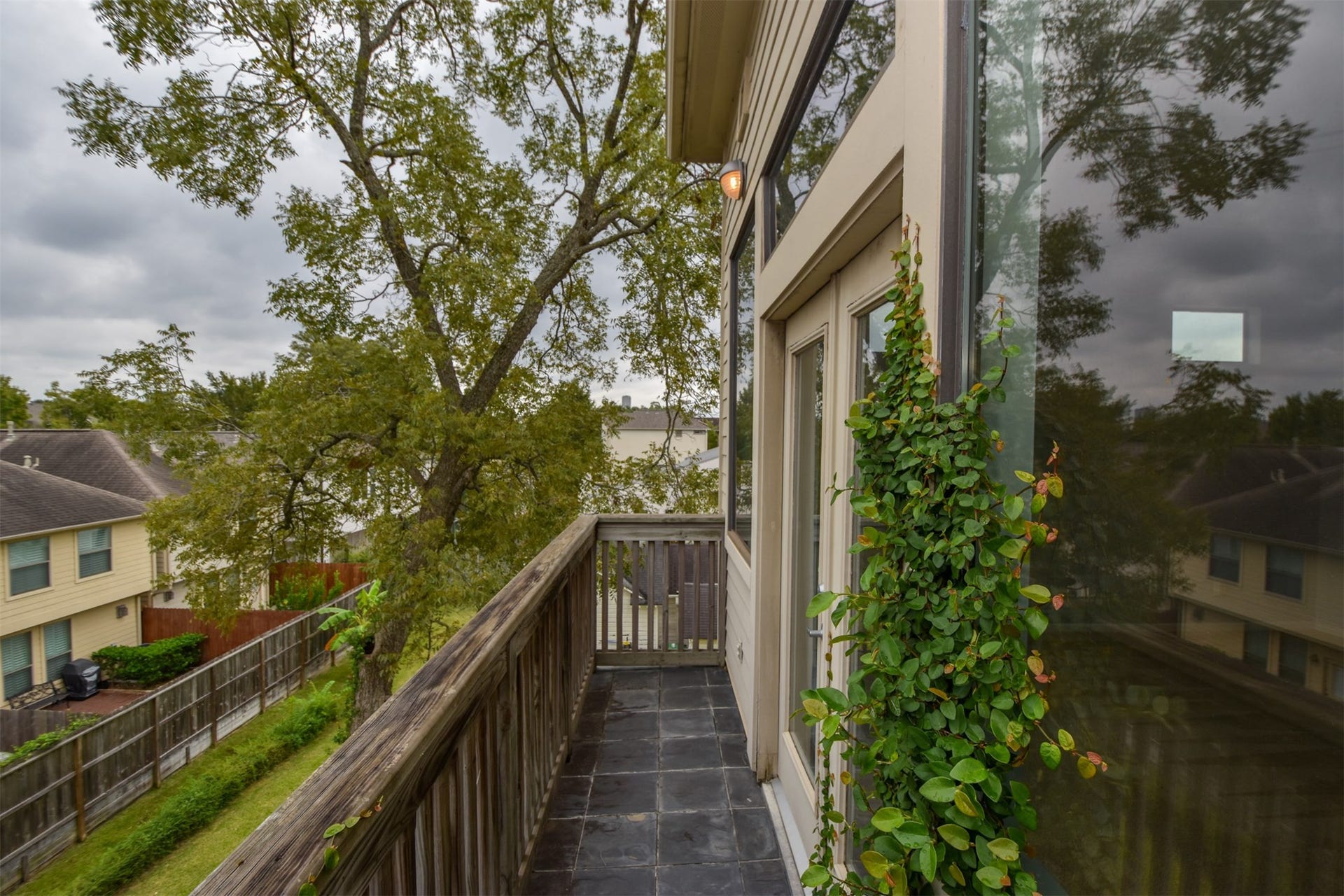 514 Birdsall Street, Houston, TX 77007 Master bedroom balcony