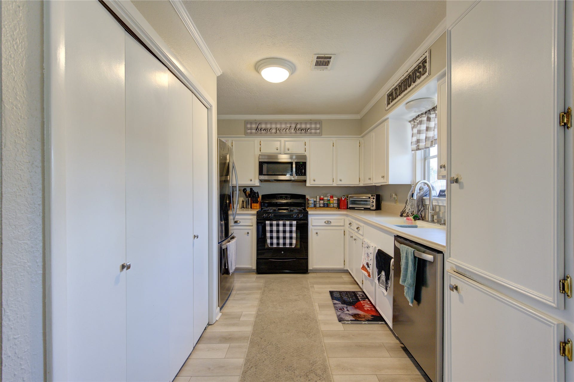 13 S Skimmer Street, La Marque, TX 77568 13 S Skimmer Street, La Marque, TX 77568