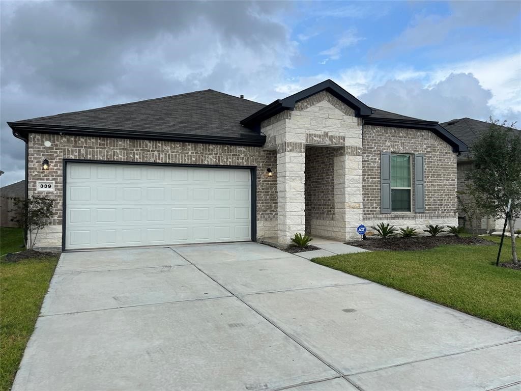 339 Paso Fino Drive, Alvin, TX 77511