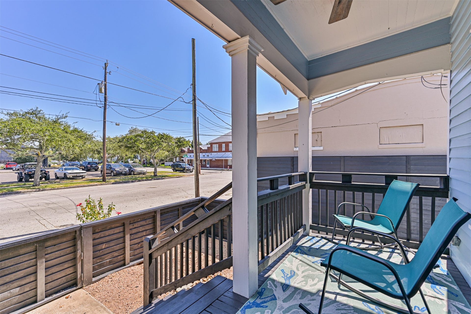 1419 39th Street, Galveston, TX 77550 Cute Front Porch for Morning Coffee, Evening Cocktails and/or Watching the World Go By. Close to Galveston College, the VA Medical Center, Retail and a Variety of Neighborhood Interests!