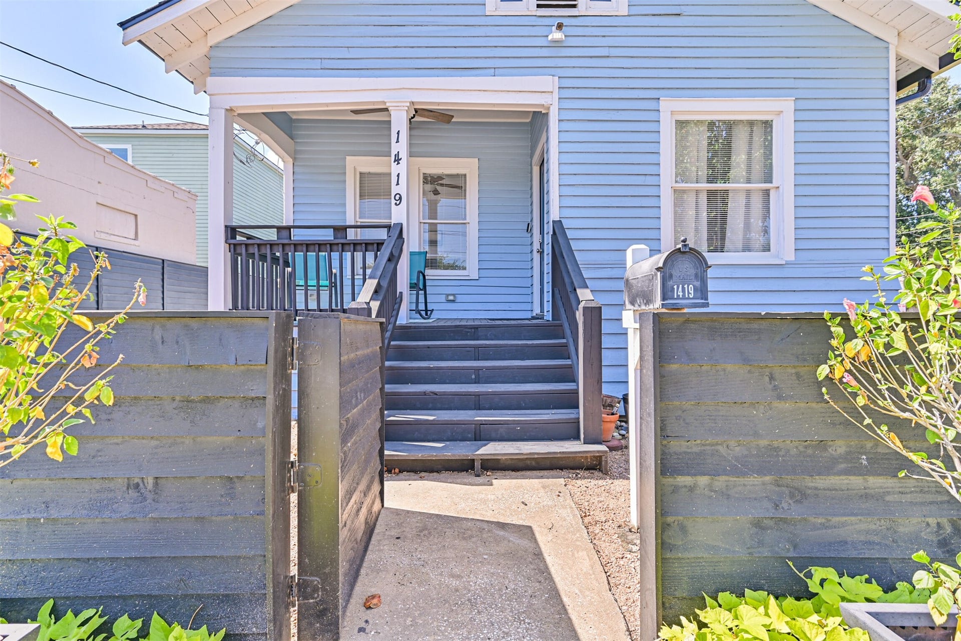 1419 39th Street, Galveston, TX 77550 Front Yard Fence with Entry Gate!