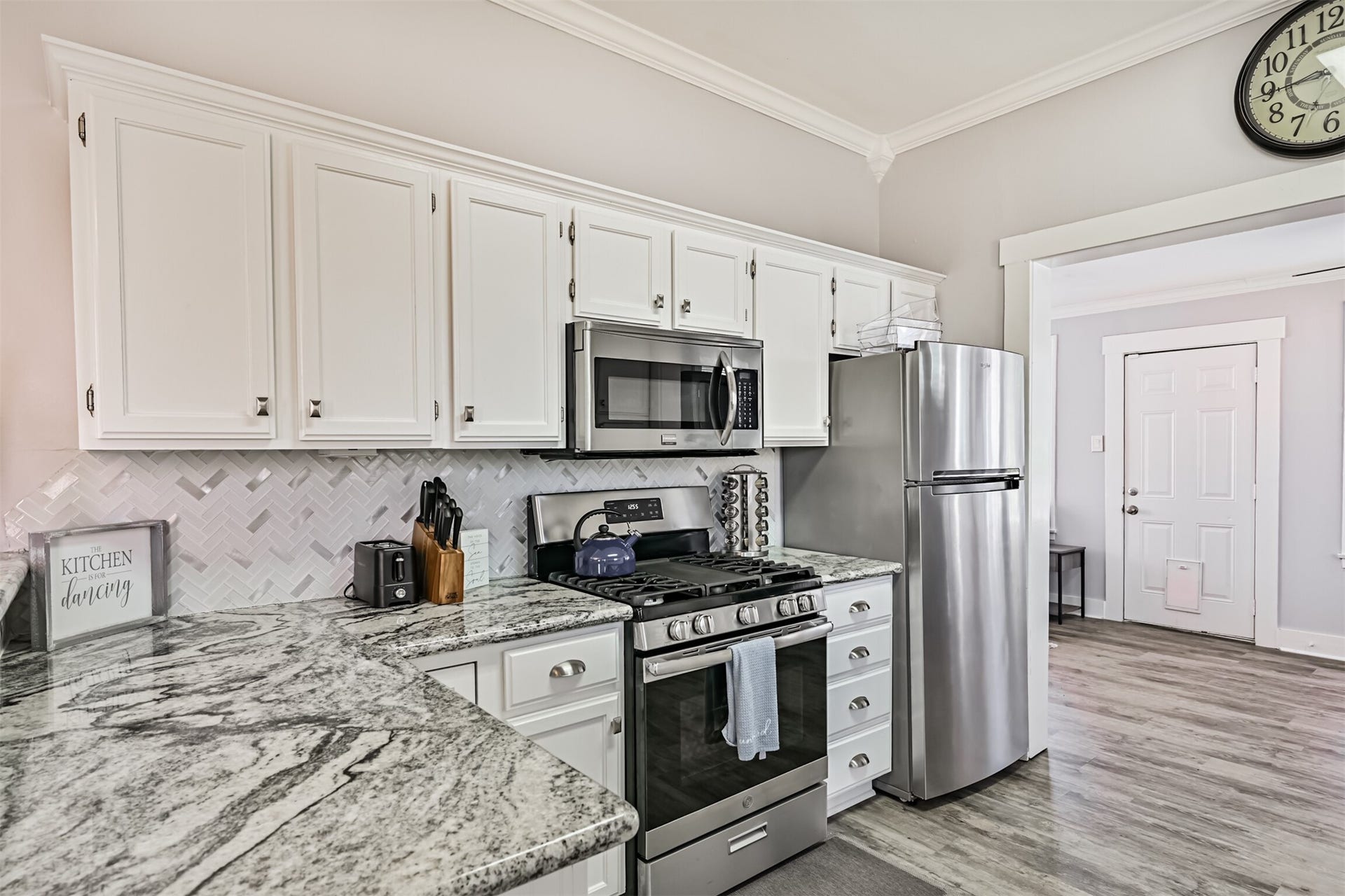 1419 39th Street, Galveston, TX 77550 Lovely Cabinets and Countertops; Wonderful Appliances - What More Can a Buyer Want from an Adorable Home Kitchen?