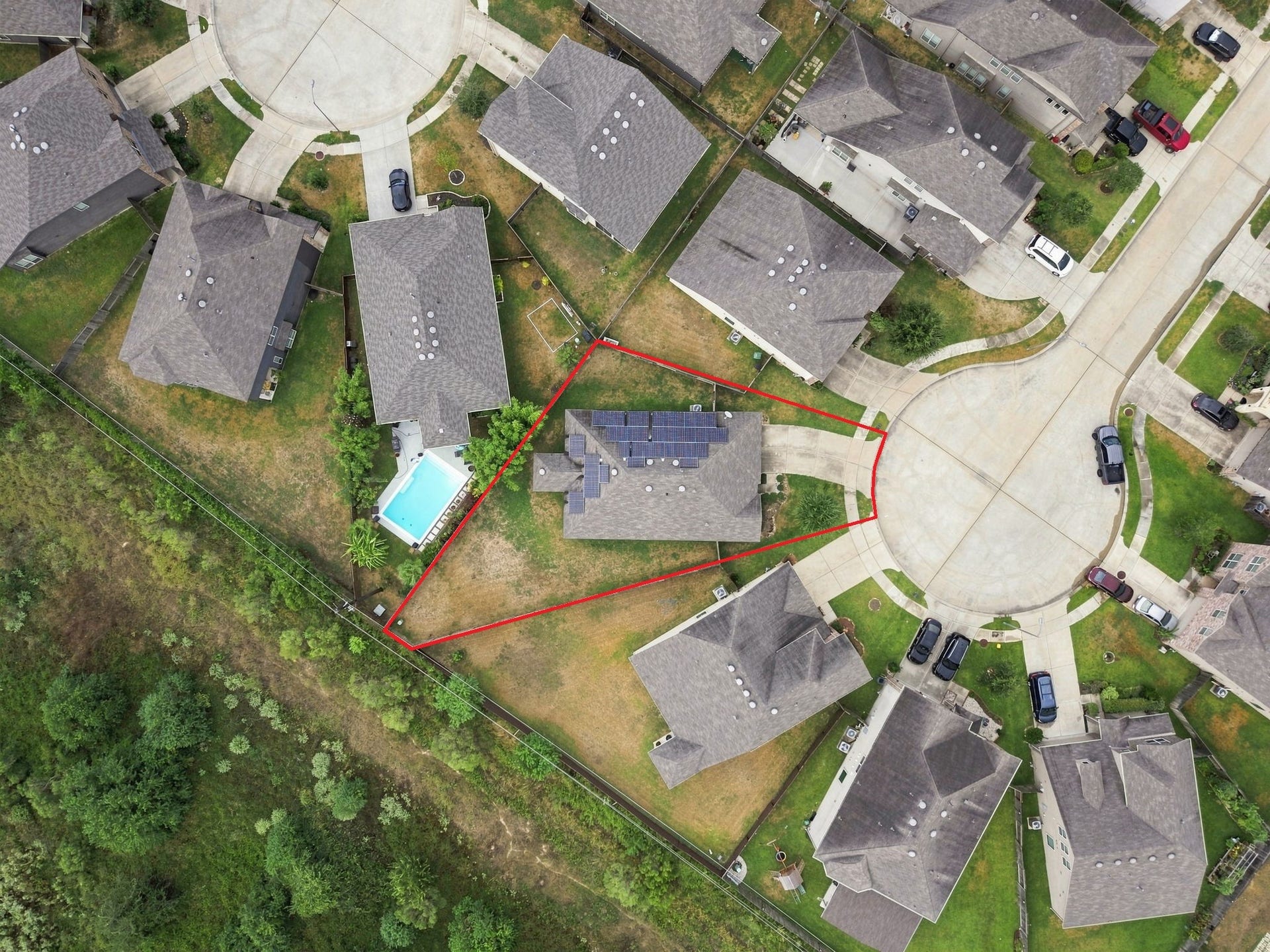 2307 Northern Great White Court, Katy, TX 77449 A top-down aerial shot reveals the home's substantial, deep-set lot situated right at the curve of a peaceful cul-de-sac.