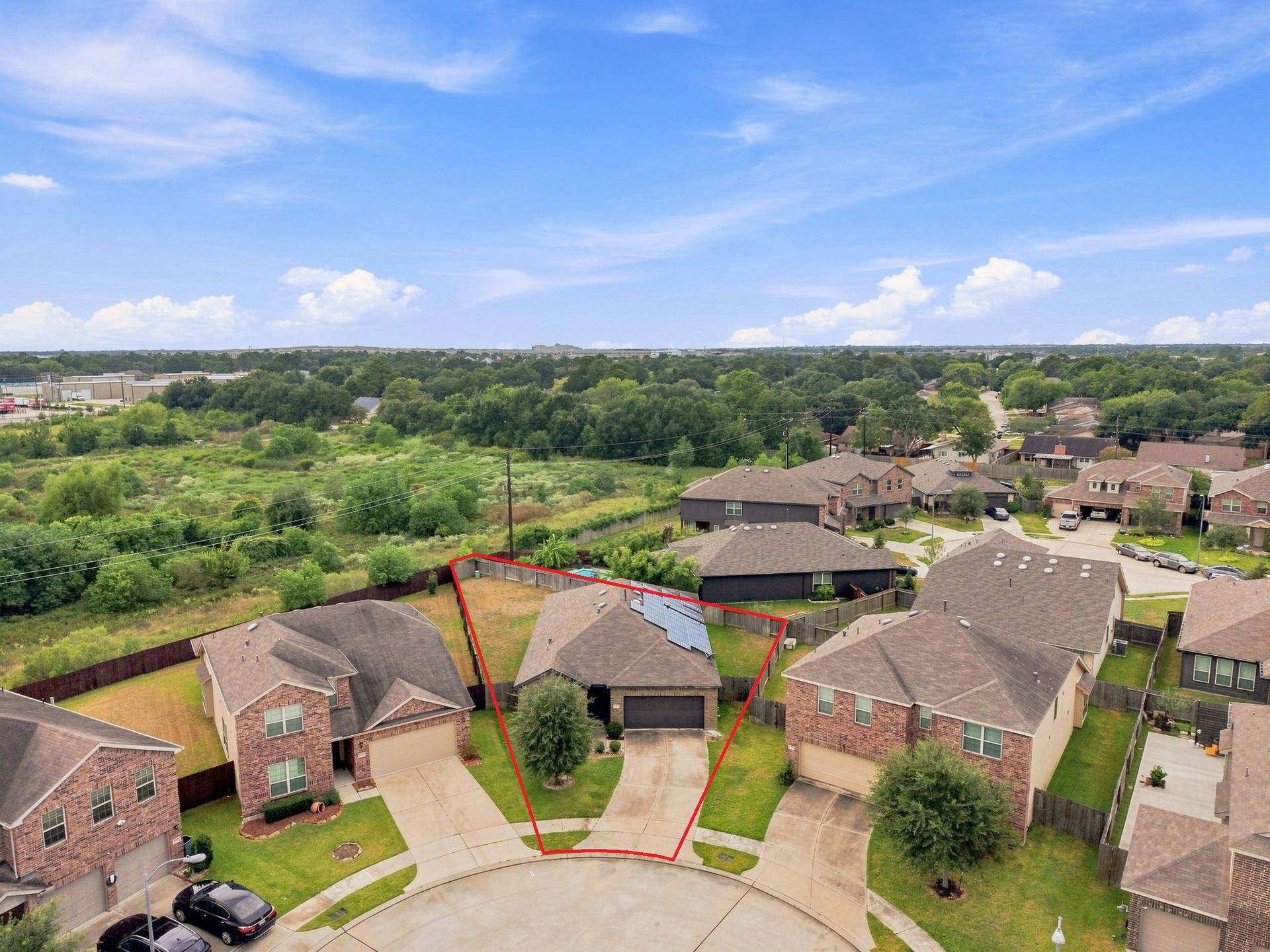 2307 Northern Great White Court, Katy, TX 77449 Capturing the home from above, this shot emphasizes the spacious cul-de-sac layout and unobstructed views of adjacent green space.