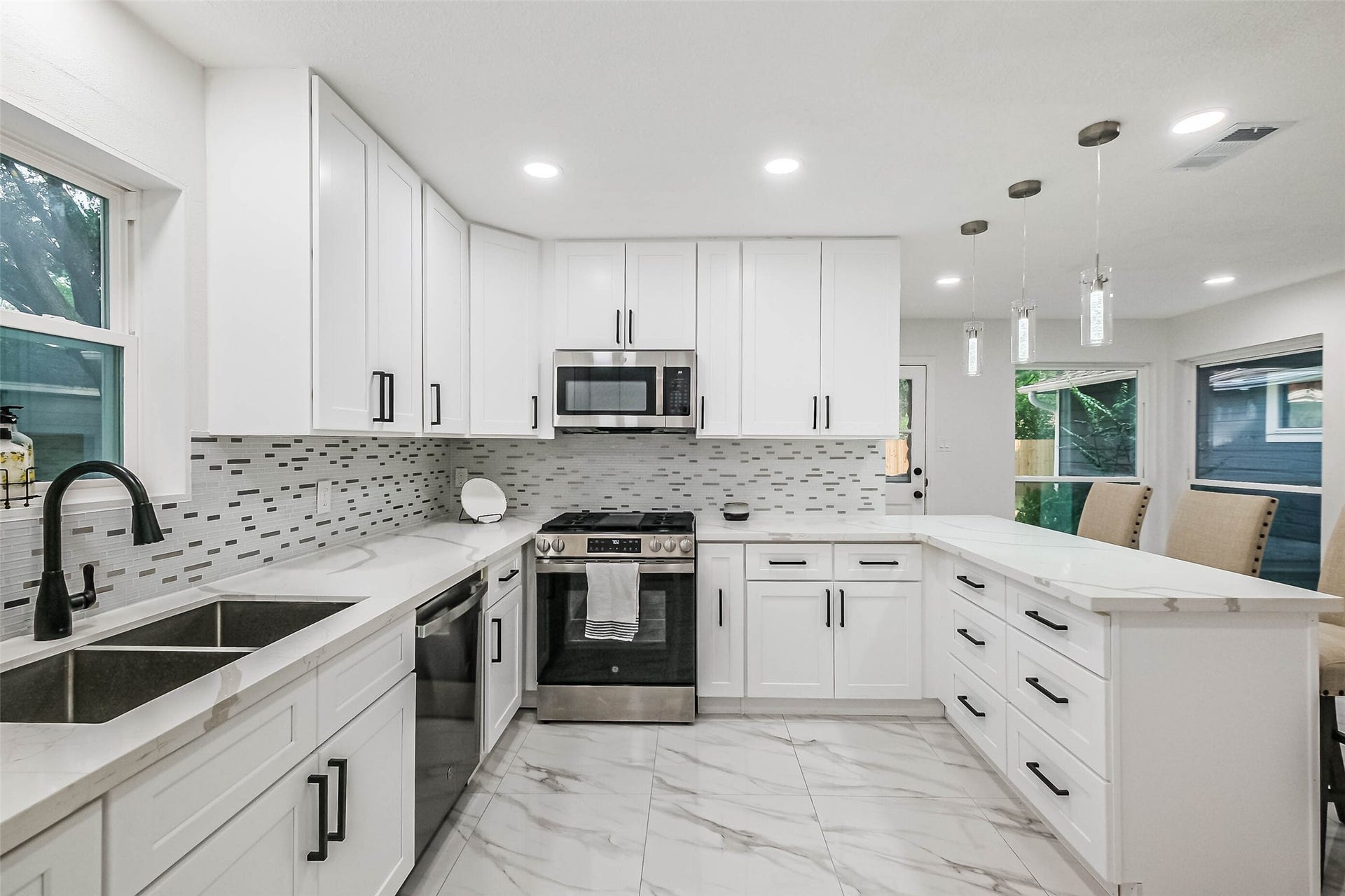 4023 Laverock Road, Spring, TX 77388 Stunning kitchen with natural light.